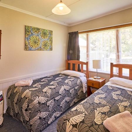 Accommodation Fiordland The Bach - One Bedroom Cottage At 226B Milford Road Te Anau Exterior photo