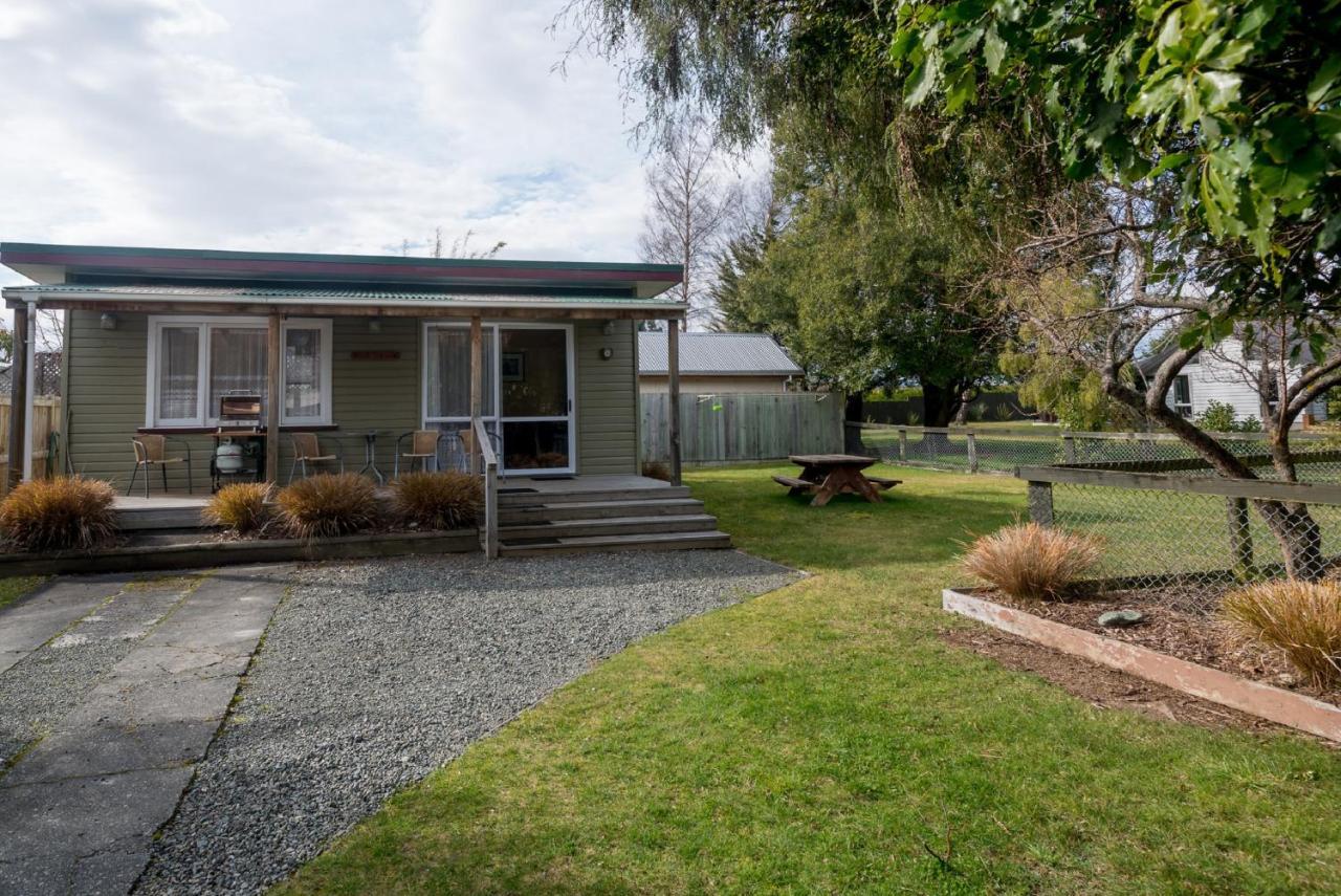 Accommodation Fiordland The Bach - One Bedroom Cottage At 226B Milford Road Te Anau Exterior photo