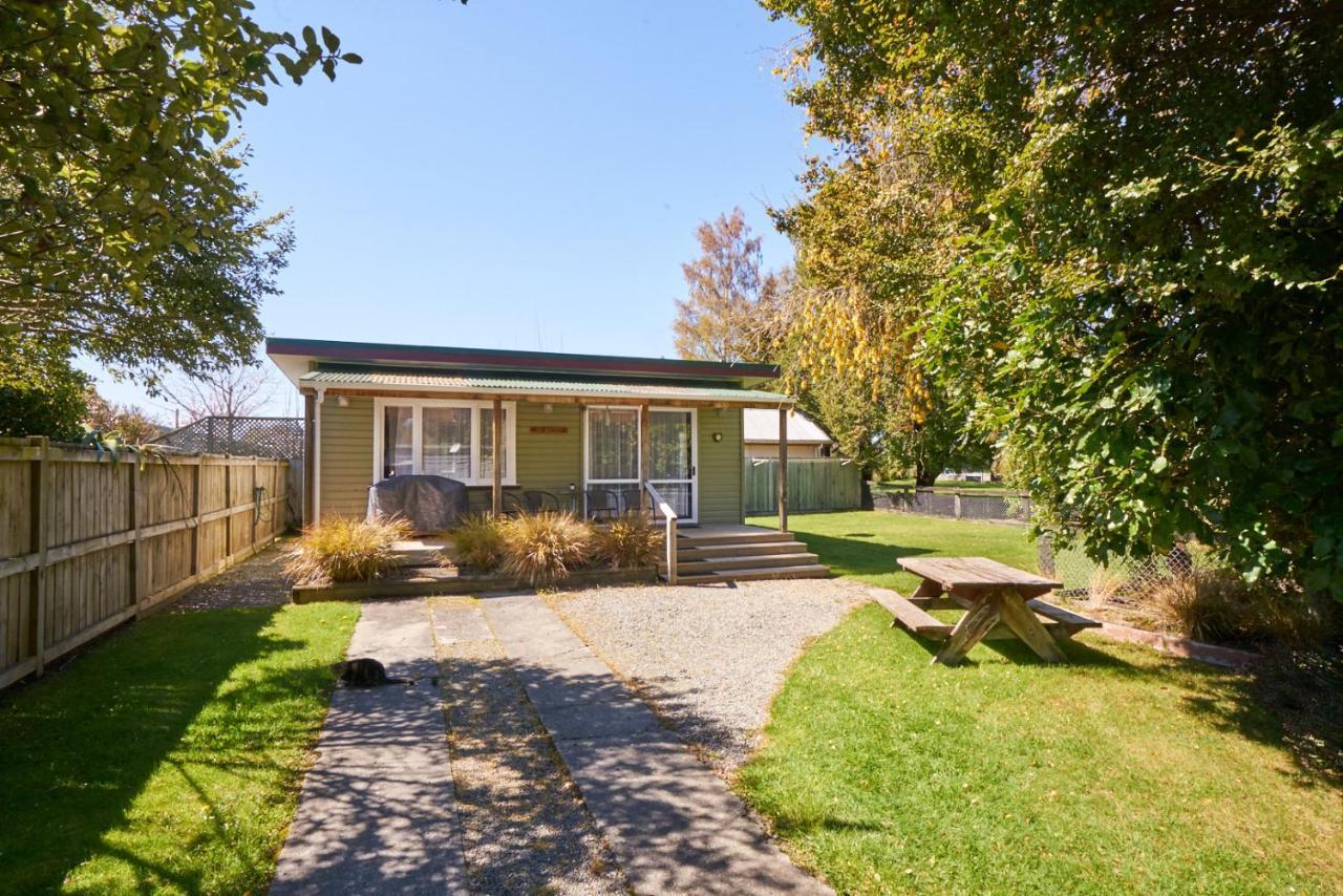 Accommodation Fiordland The Bach - One Bedroom Cottage At 226B Milford Road Te Anau Exterior photo