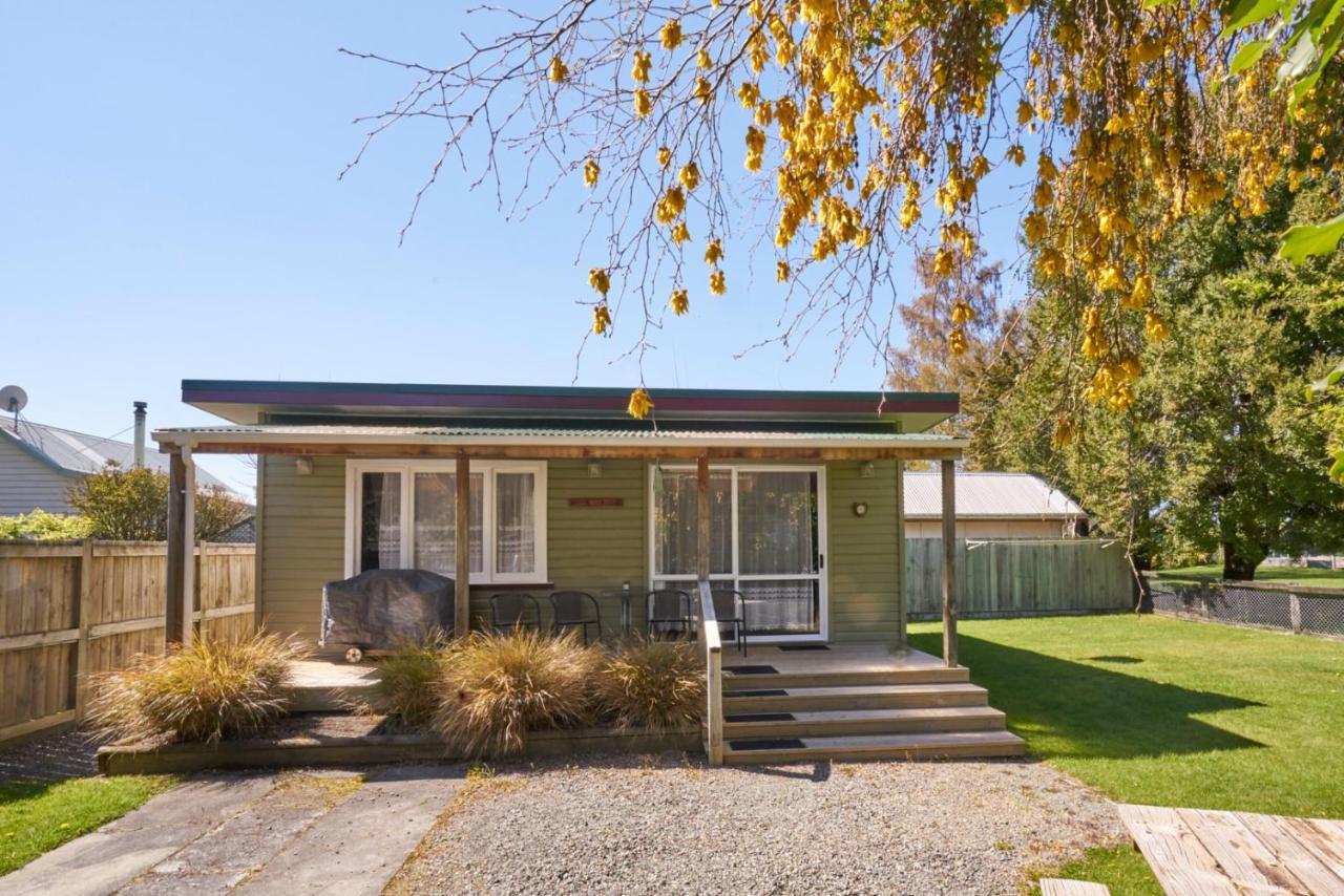 Accommodation Fiordland The Bach - One Bedroom Cottage At 226B Milford Road Te Anau Exterior photo