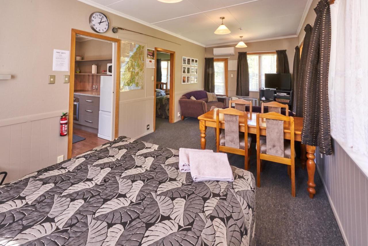 Accommodation Fiordland The Bach - One Bedroom Cottage At 226B Milford Road Te Anau Exterior photo