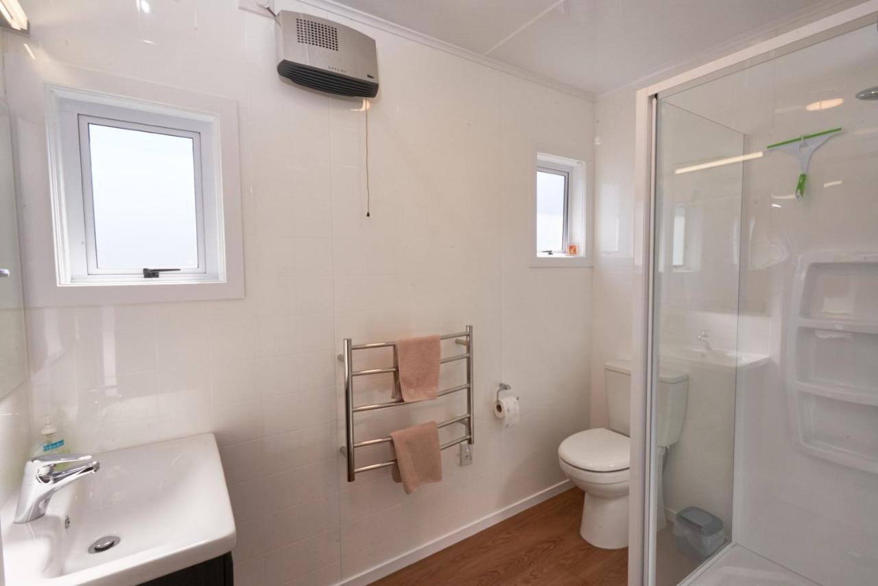 Accommodation Fiordland The Bach - One Bedroom Cottage At 226B Milford Road Te Anau Exterior photo