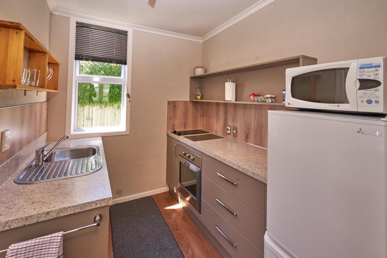 Accommodation Fiordland The Bach - One Bedroom Cottage At 226B Milford Road Te Anau Exterior photo